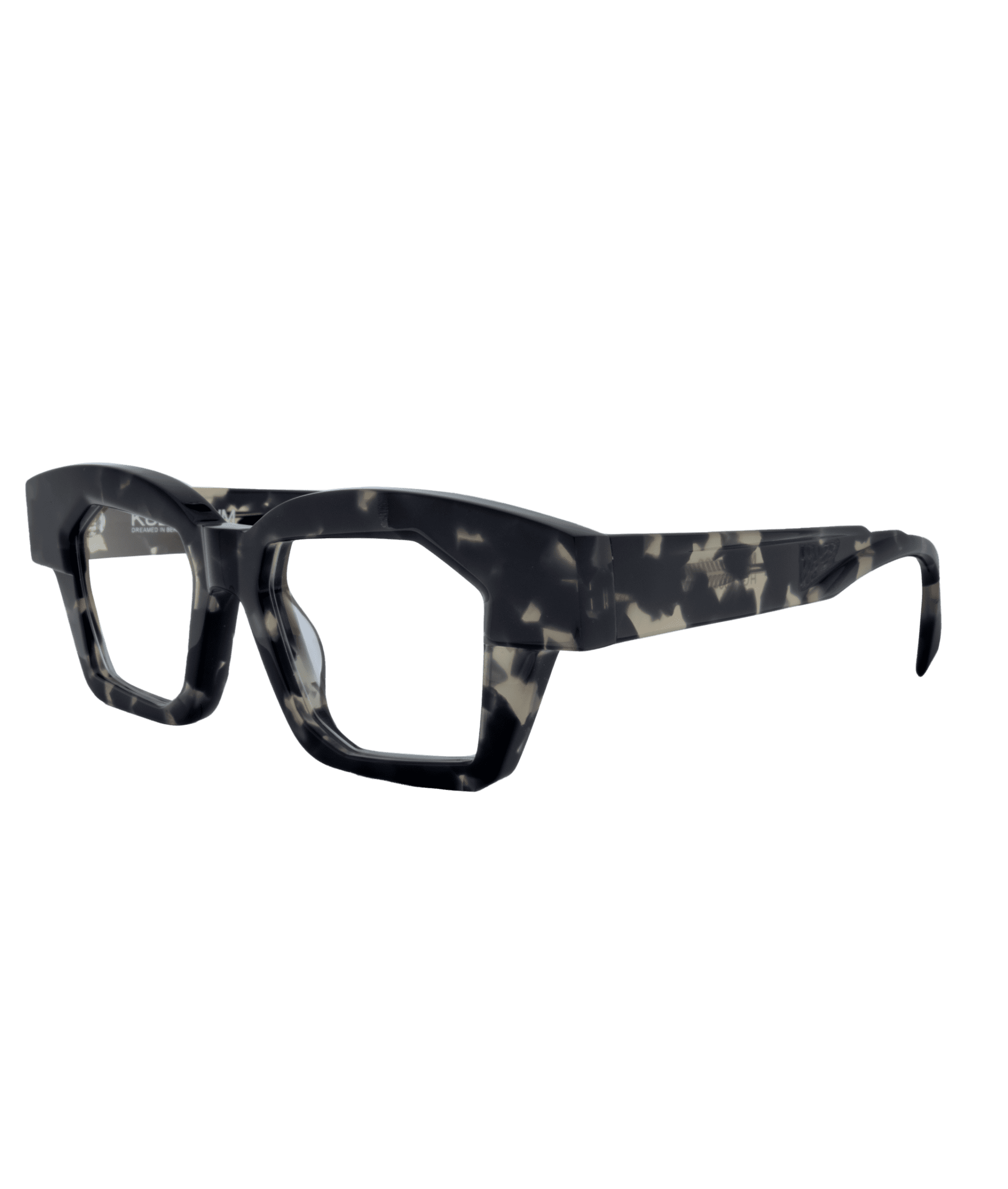 Kuboraum glasses transcend their status as mere objects. They redefine self-perception, inviting individuals to unveil their identity. True symbols of exploration and expression, they offer a perfect balance of comfort, inner harmony, and connection to the world.
